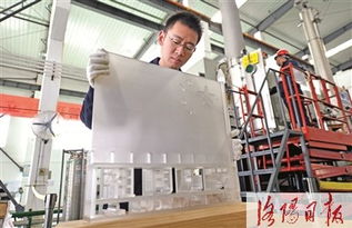 超大規(guī)格藍寶石晶體在洛研發(fā)成功